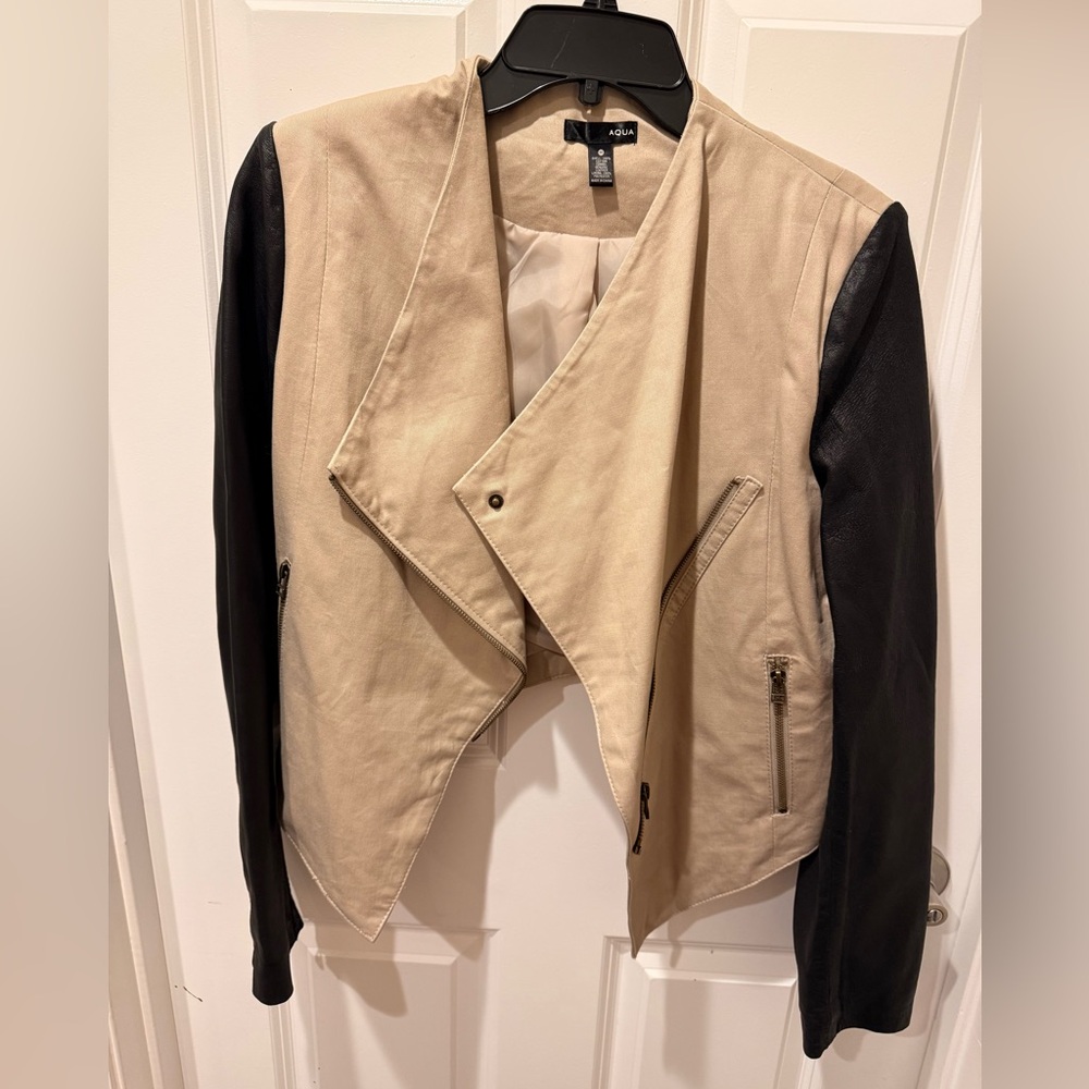 AQUA (Bloomingdale's) Tan Cotton Faux Leather Black Sleeve Moto Jacket | Size M